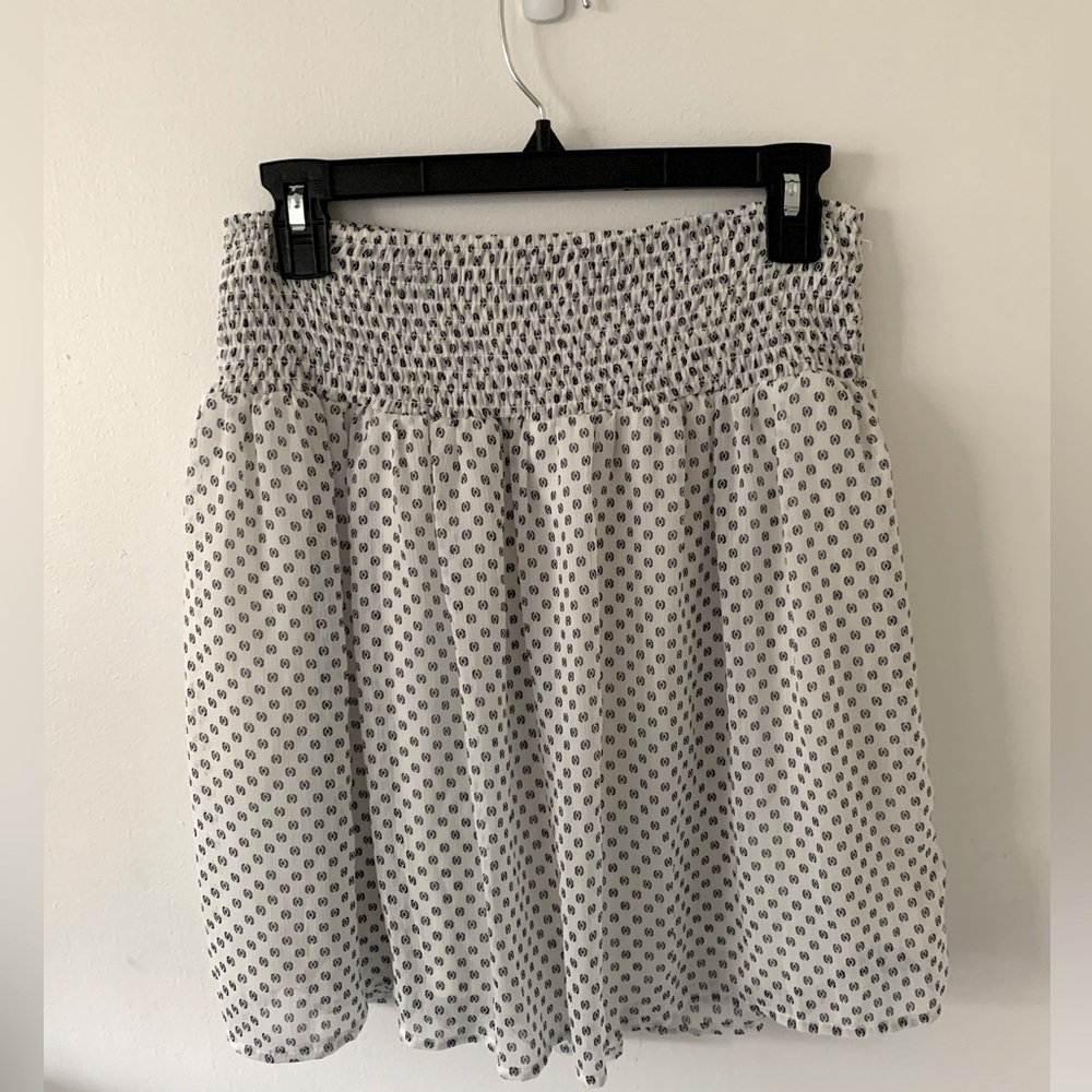 Old Navy skirt, size M, white with navy